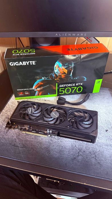 Placa video GeForce RTX™ 5070 WINDFORCE OC SFF 12G