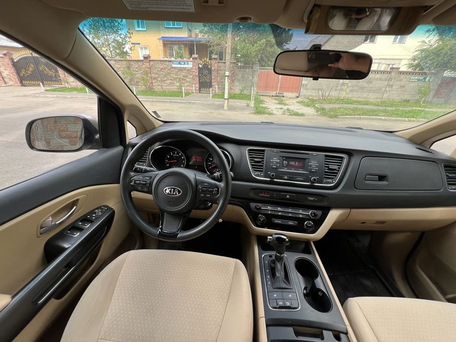 KIA Carnival свежедоставлен
