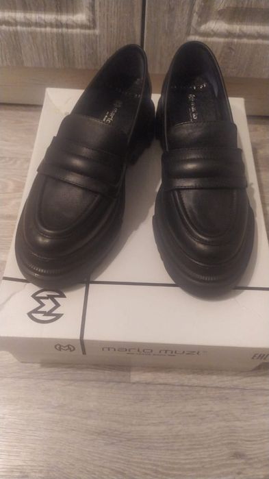 Продам женские ботинки