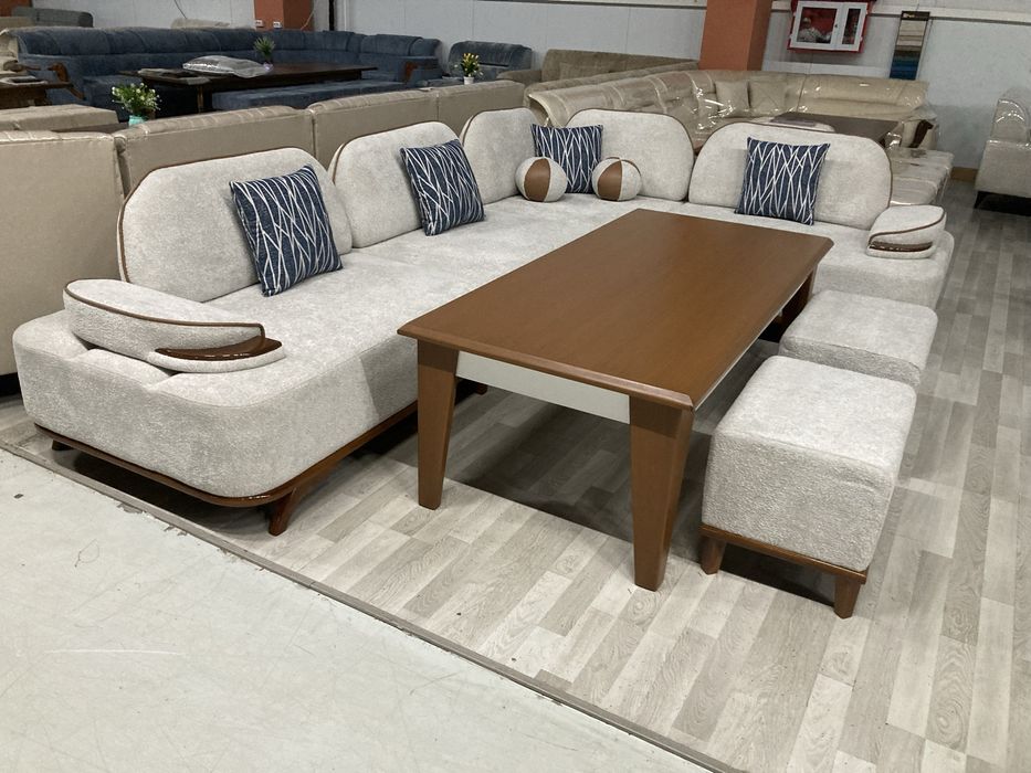 Ugalok mexanizmli 4.50×2.50 m zamonaviy divan sotiladi oyogi yongoq