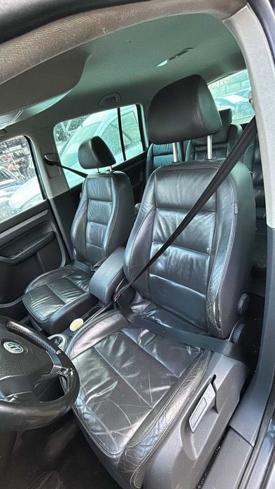 Dezmembrez Volkswagen Touran an 2007 2.0 bkd cutie automata