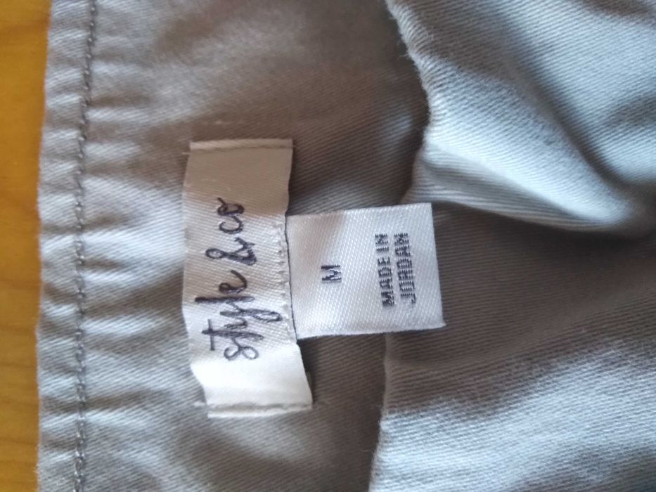 Дрехите са без забележки.Цената е на брой.