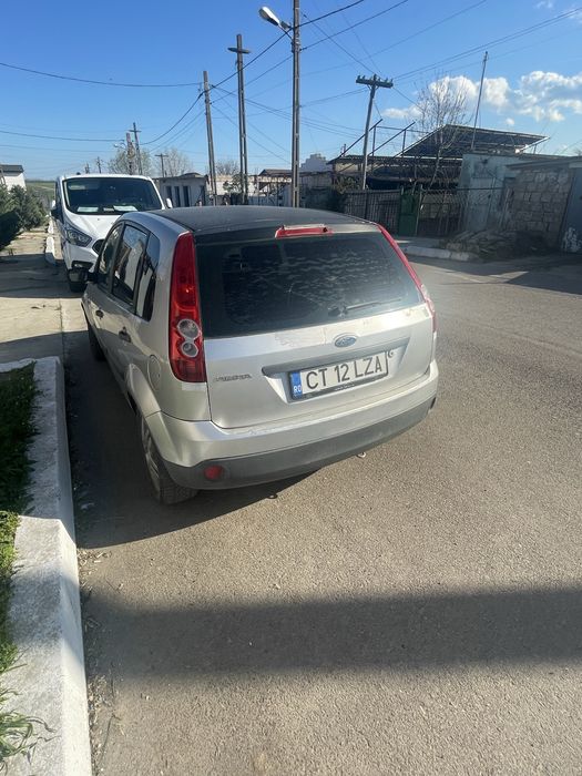 Ford Fiesta 2007 1.3 Benzina mai multe detali la telefon