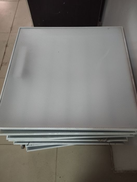 Продам б/у офисные лампы