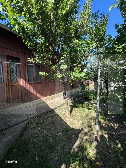 Casa din caramida, 54 mp, teren 466 mp, zona Stefan cel Mare
