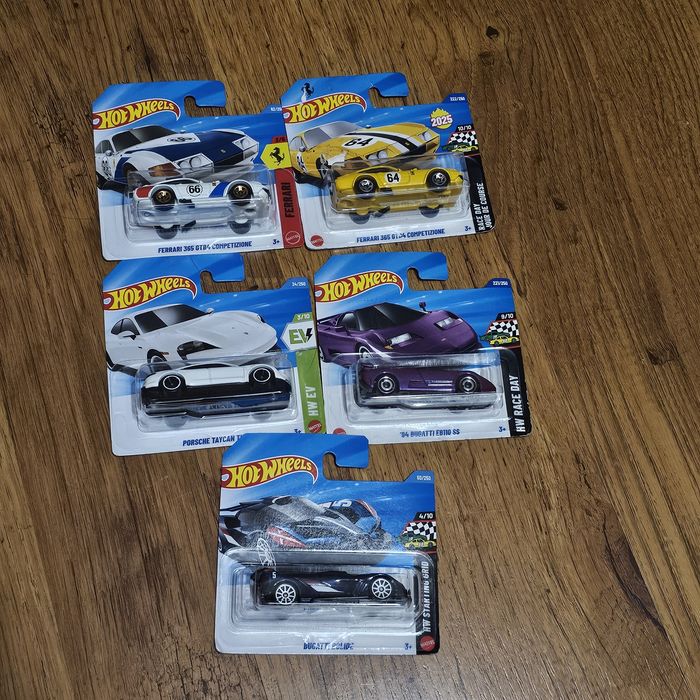 Hot wheels колички.