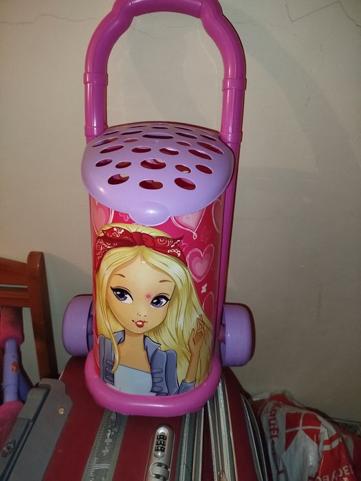 Лот играчки за млада дама