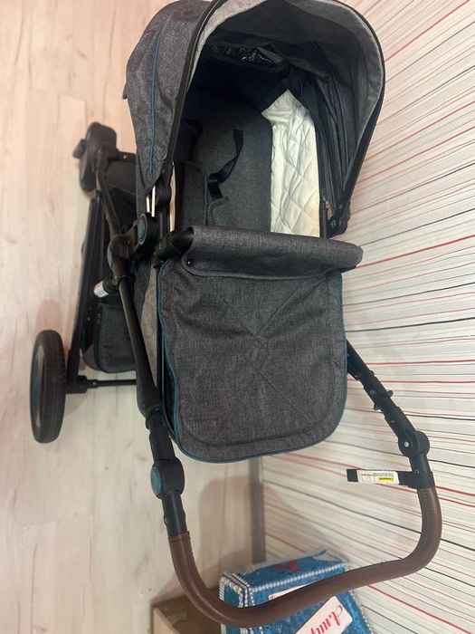 Коляска для малышей