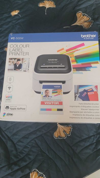 Vand Imprimanta pentru etichete Brother P-touch VC500WZ1 Aproape noua