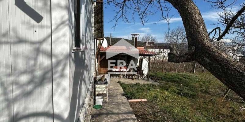Едноетажна, обзаведена, сглобяема къща за продажба, с двор, в горната