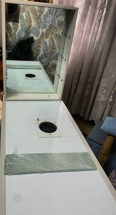 Маникюрный профессиональный стол