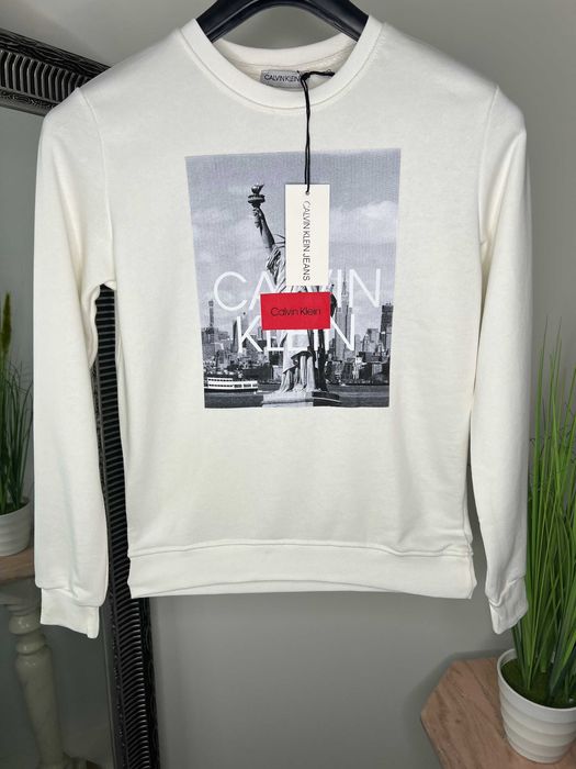 Bluza Calvin Klein alba cu imprimeu statuia libertatii