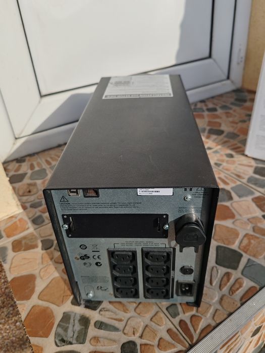 UpcAPC Smart-UPS 3000 VA – UPS profesional second-hand
UPS APC Smart-U