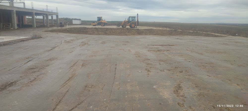 Buldoexcavator  camion excavator de inchiriat