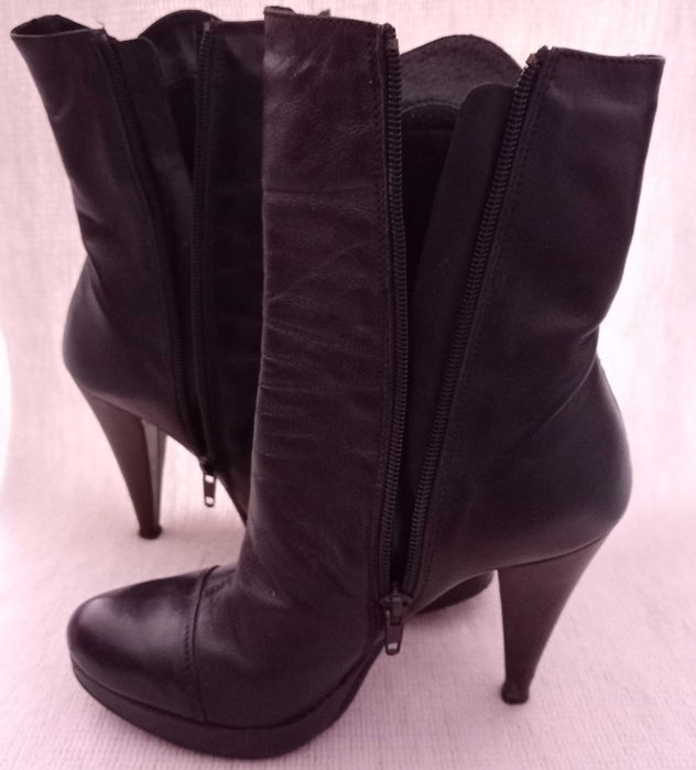 Изгодно! Дамски елегантни боти на висок ток от естествена кожа.