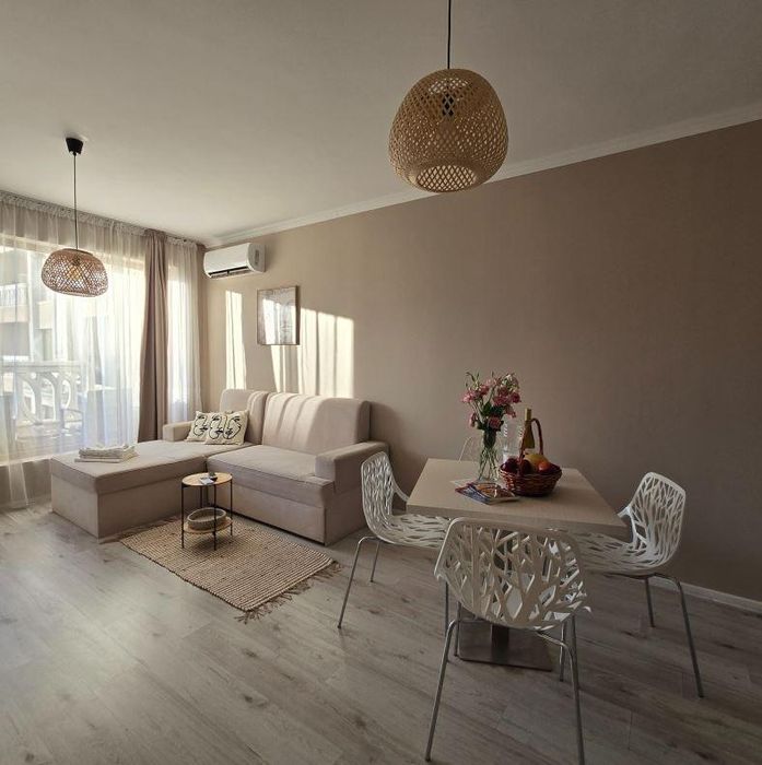 Дава се под наем Двустаен апартамент в Варна, Аспарухово - 75 кв.м за 598.23 € - Снимка #1