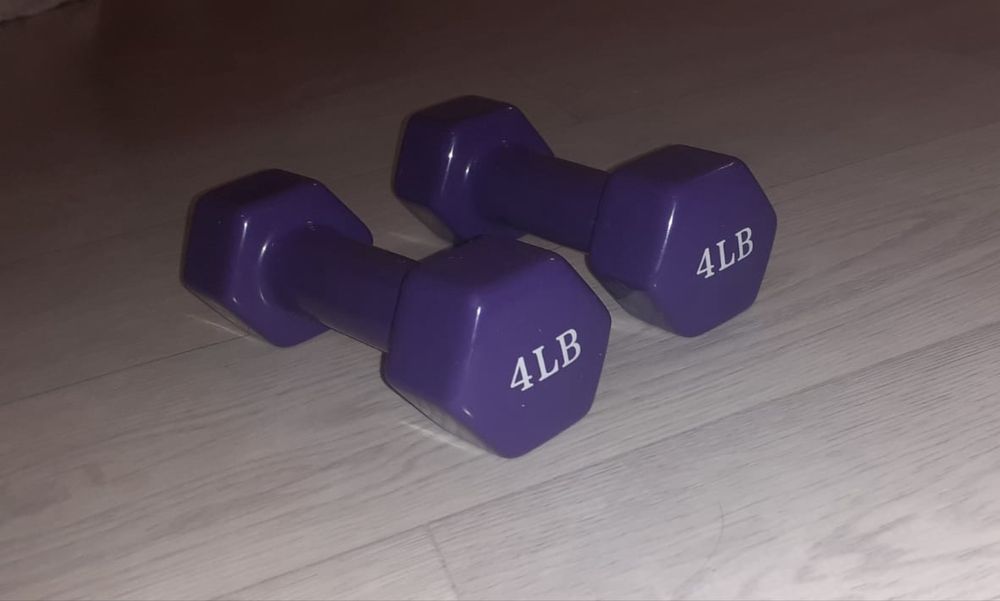 Гантели, перчатки спорт.