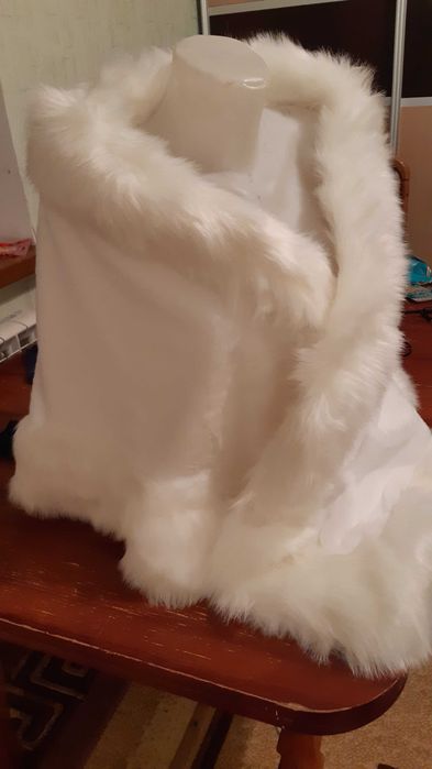 Свадебное платье, шубки