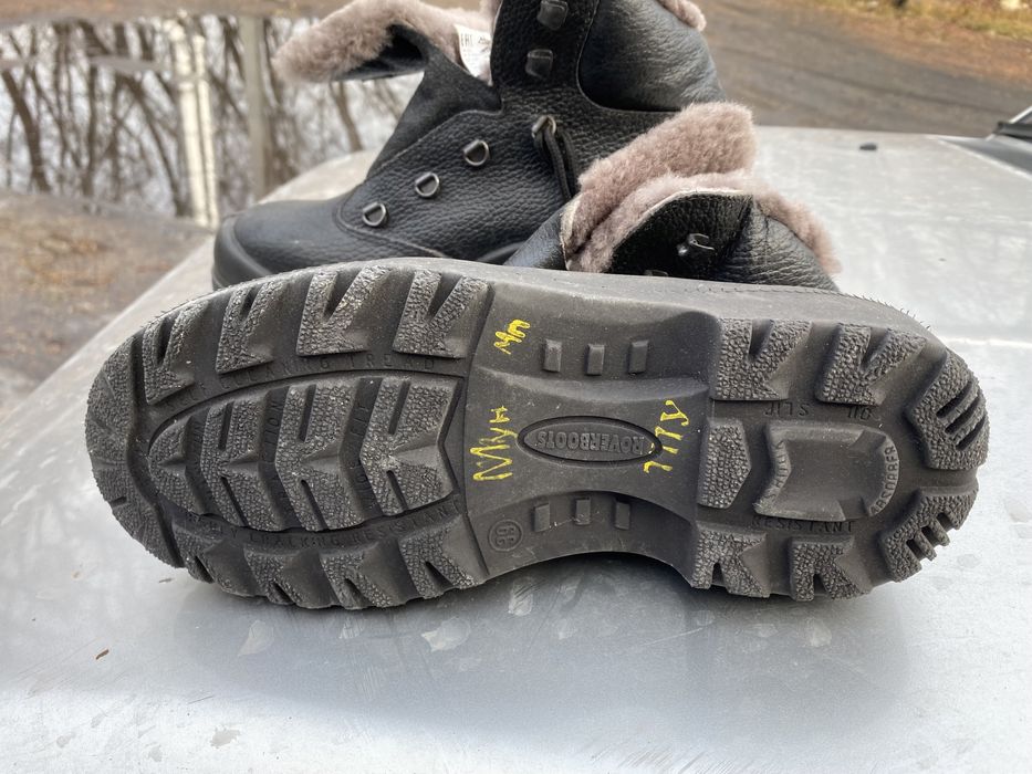 Продаю спец обувь