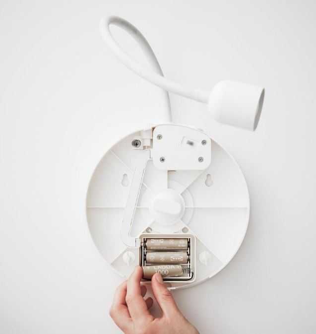 Aplică LED Ikea BLÅVIK cu oglindă, pe baterii, culoare albă. Noua