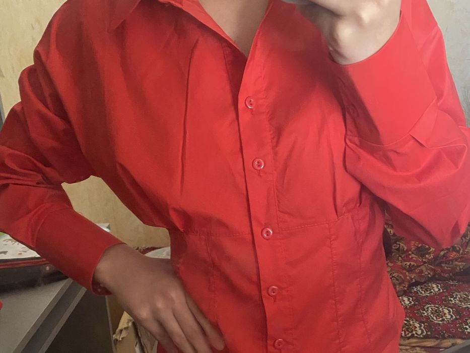 Рубашка краснаяя