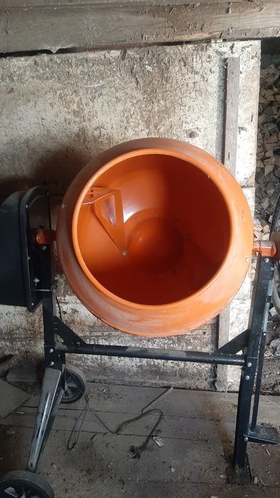 Продам бетономешалку 90000