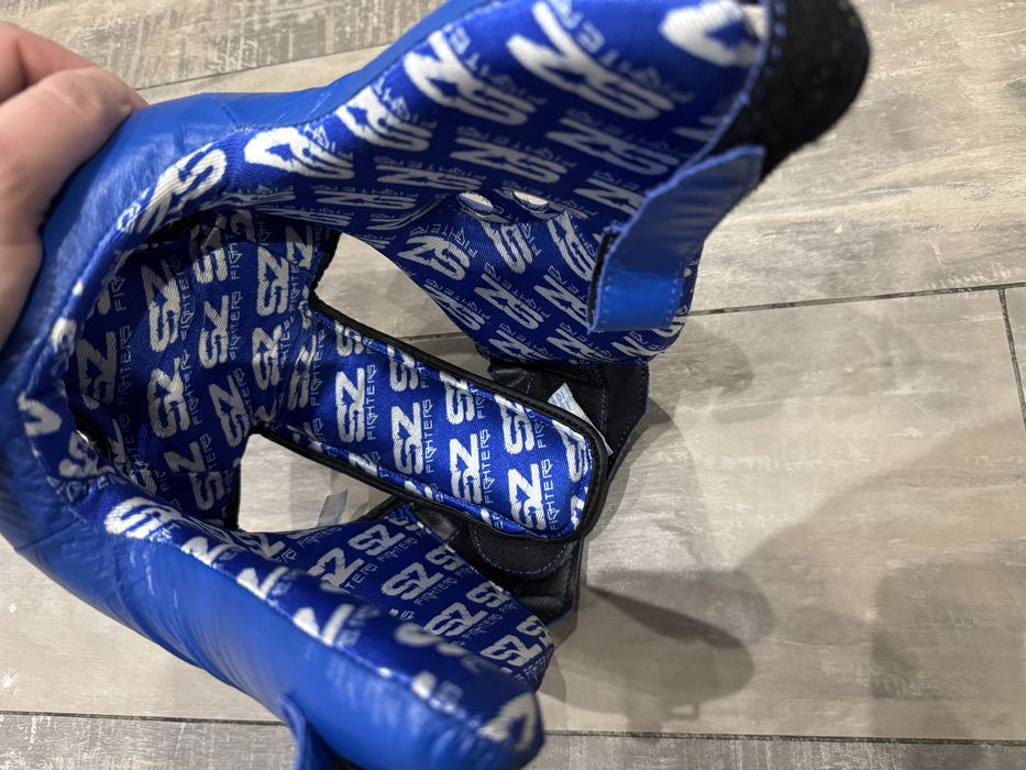 Протектори за крака и каска