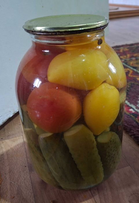 Продам маринованные помидоры огурцы