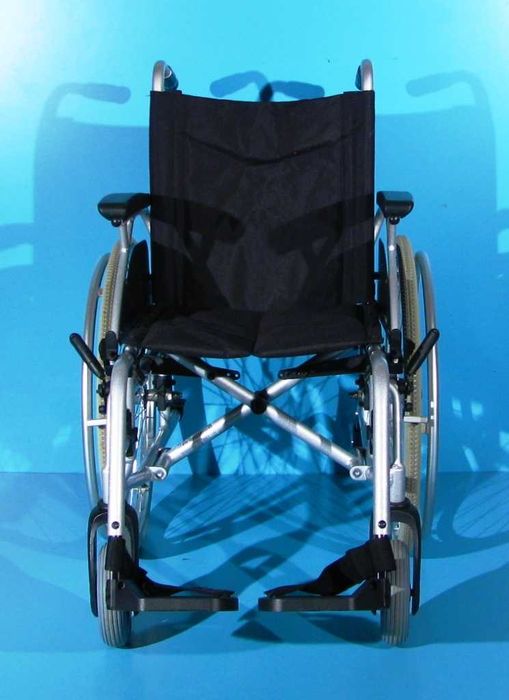 Scaun cu rotile din aluminiu Drive - latime sezut 42 cm