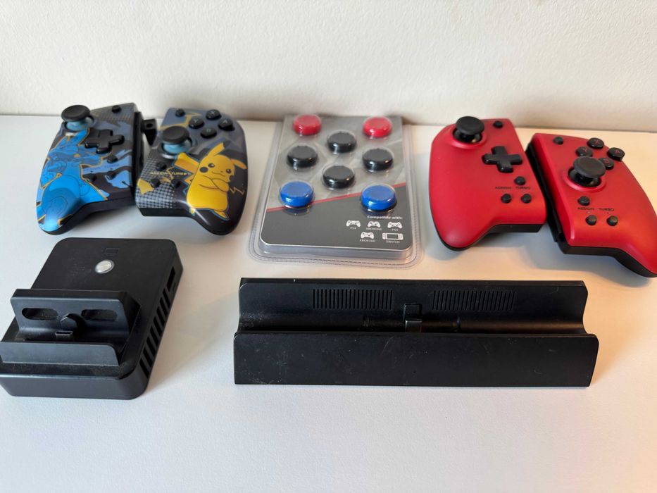 Nintendo Switch OLED + 11 игри + 2 Pro Controller + HORI