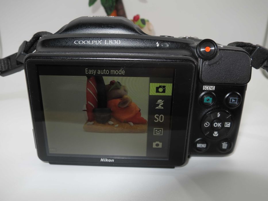 Nikon Coolpix L830 компактен цифров фотоапарат с огромен 34х оптичен зуум, дигитална камера Full-HD видео клип, и флип екран, като НОВА, рабои отлично