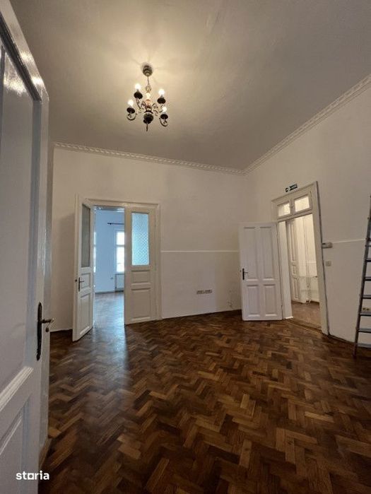 Spatiu 104mp in centru, 4 incaperi, 2 bai, langa cinema Florin Piersic