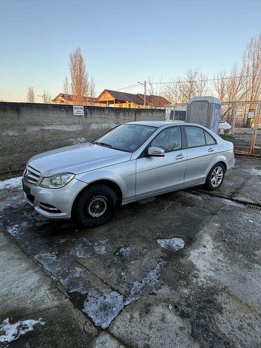 Dezmembrez  c class w204 2.2 cdi punte stop far capota bara aripa