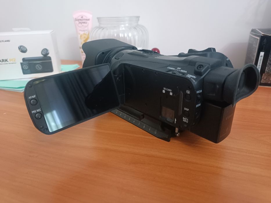 Продается петличка,стабилизатор, камера canon
