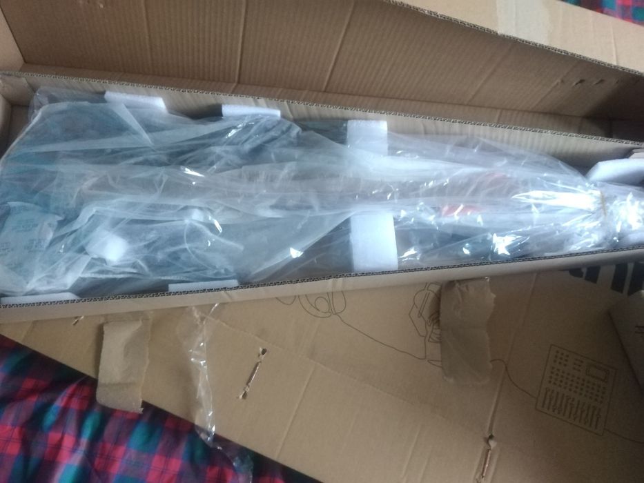 Чисто Нова електрическа китара