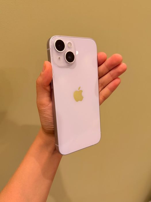 iPhone 14 256 ГБ в цвете Purple.