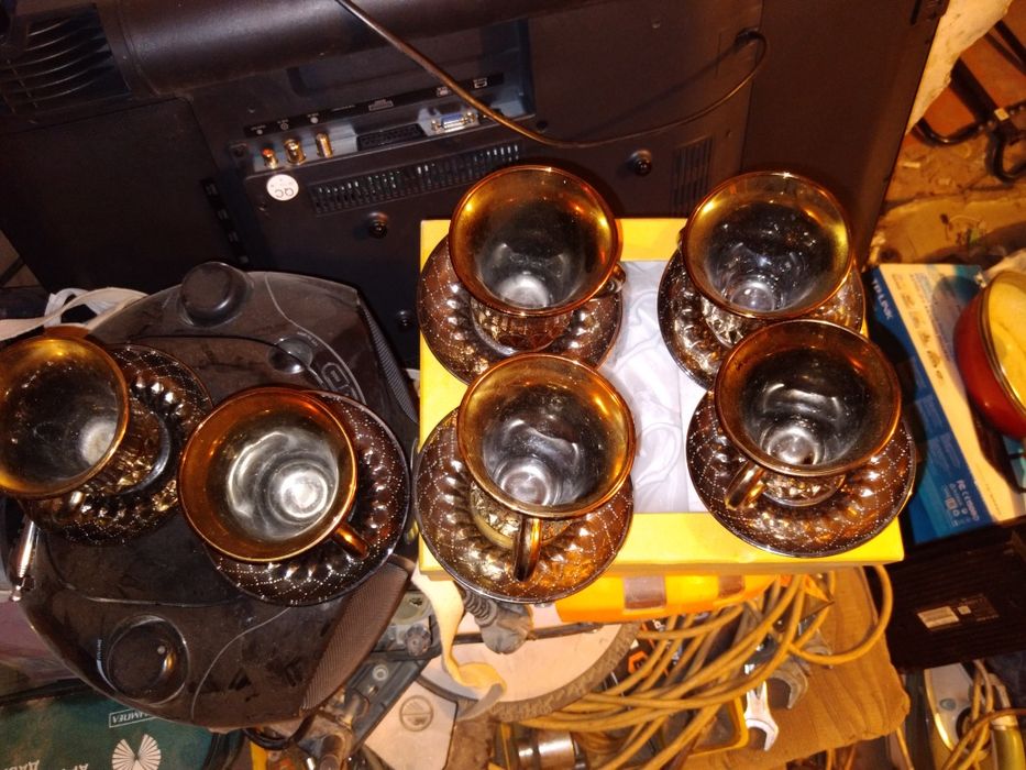 Продам сахарницу кувшин и стаканчики.