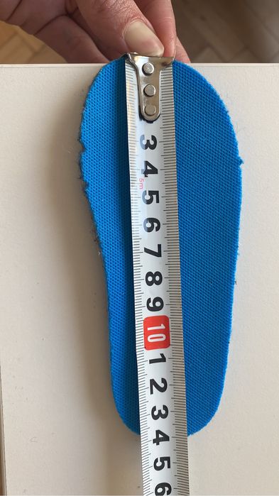 Маратонки Adidas номер 22