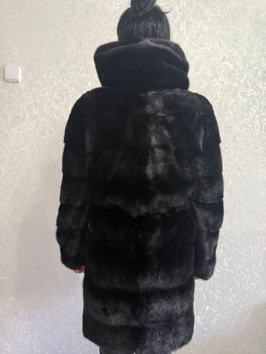 Норковая цельная шуба .