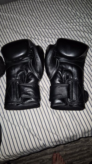 Echipament kickbox Atila 14oz Nou manusi + aparatori  tibie