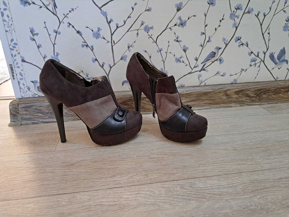 Продам качественные стильные ботильоны.