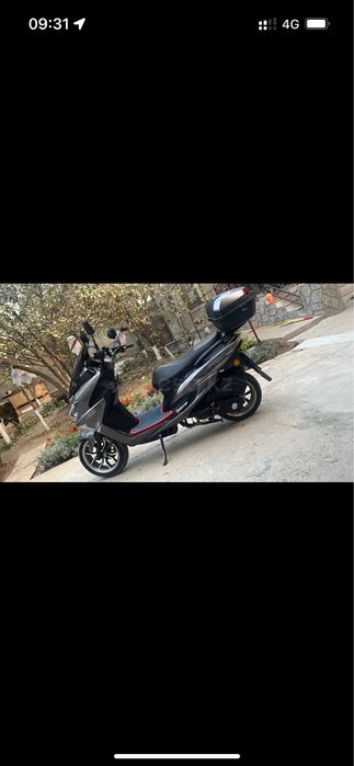 На продаже Макси скутер