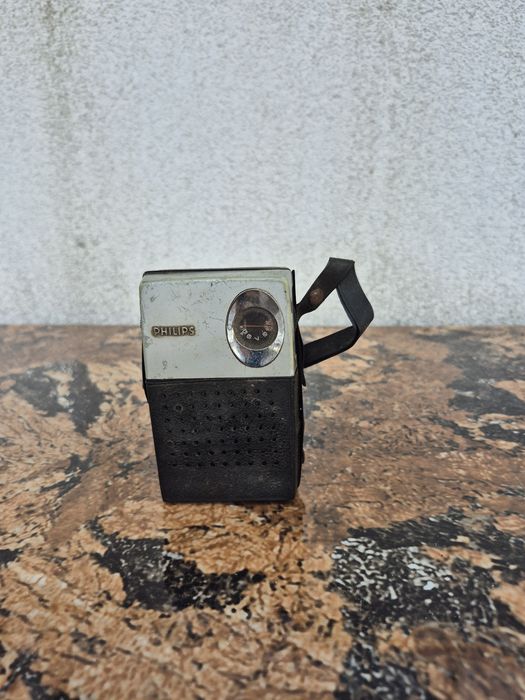 Radio  Philips  vechi model  RL 073, made in Holland- functional