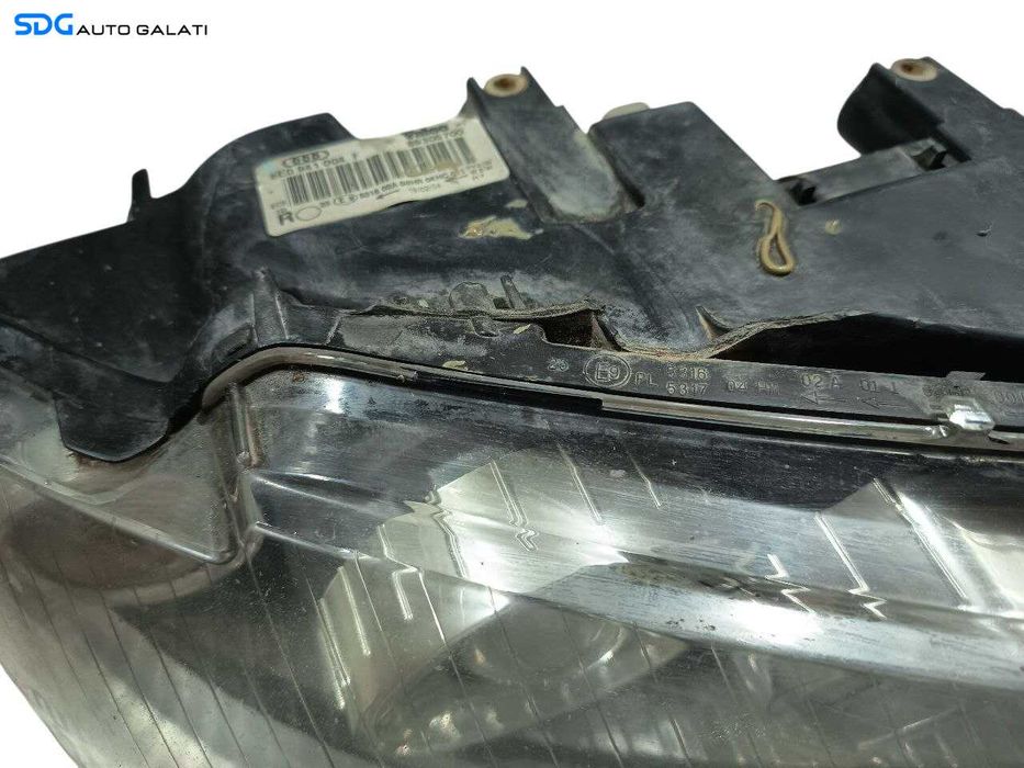 Far Dreapta cu Lupa FARA Xenon EUROPA Audi A4 B6 2001 - 2005 Cod 8E0941004F (Urechi Superioare Lipsa) [LS0065]