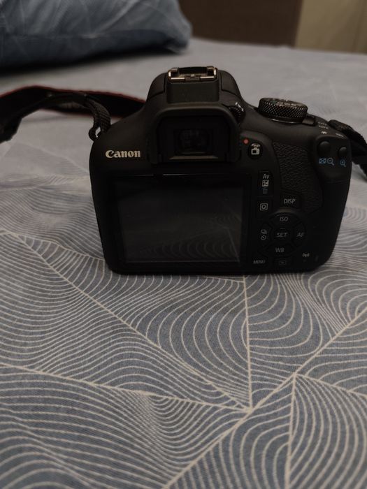 Продам Canon EOS 2000d