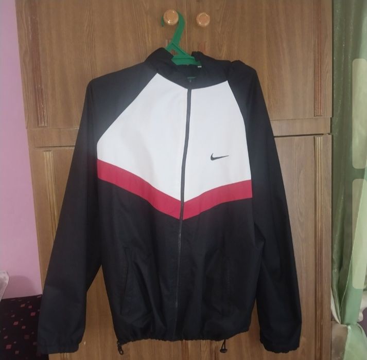 Продам мужские ветровка