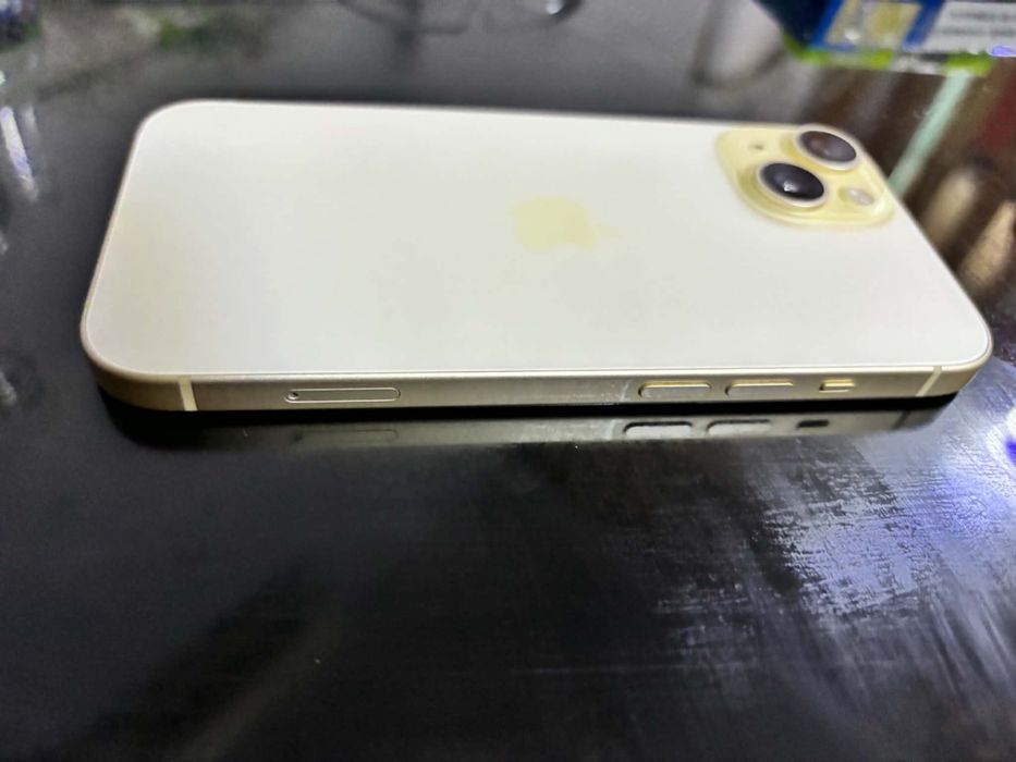 Iphone 15 Златен Yellow перфектен