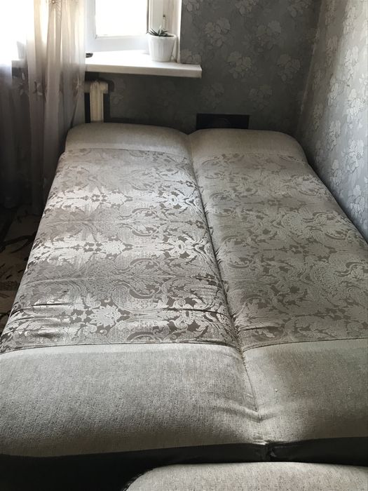 Продам диван в хорошем состоянии ,