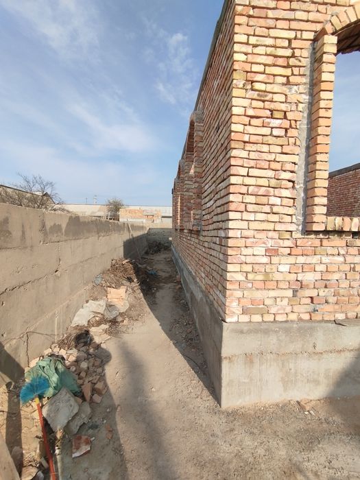 Уй сотилади Курулиши тугалланмаган!