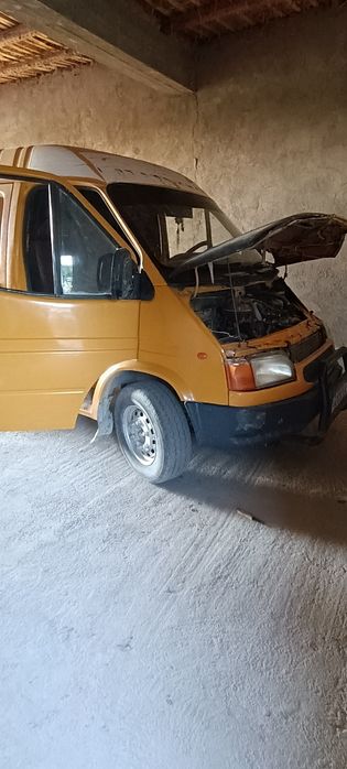 Ford shalanda sotiladi yaxshi holatda